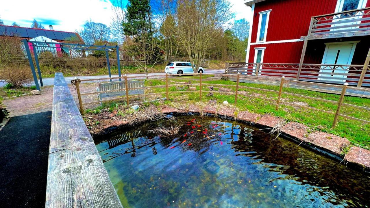 Madam Blå Hotel Nossebro Exteriör bild